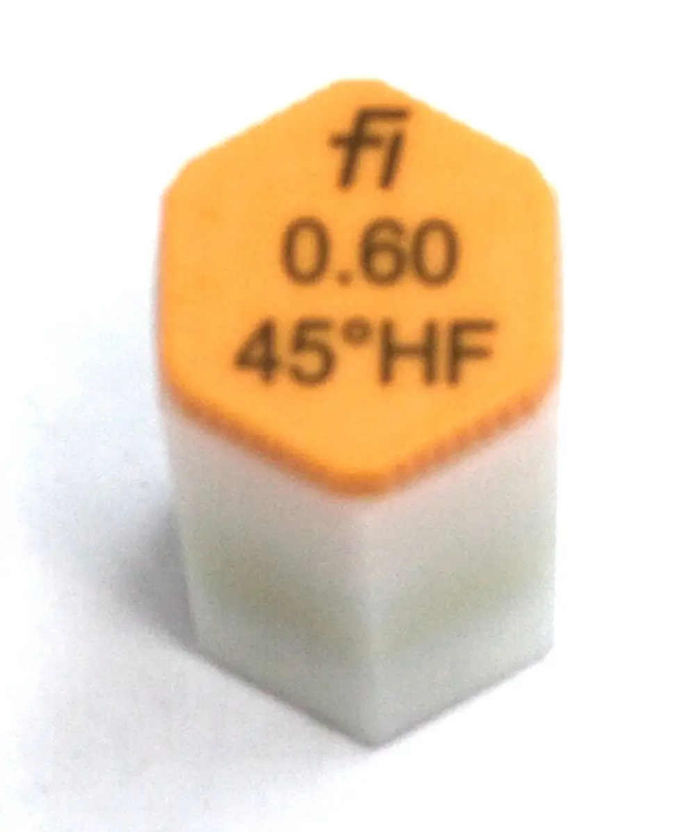 Daikin Öl-Düse in hexagonaler Form mit orangefarbenem Oberteil, auf dem technische Spezifikationen abgedruckt sind. Unterseite in weiß.